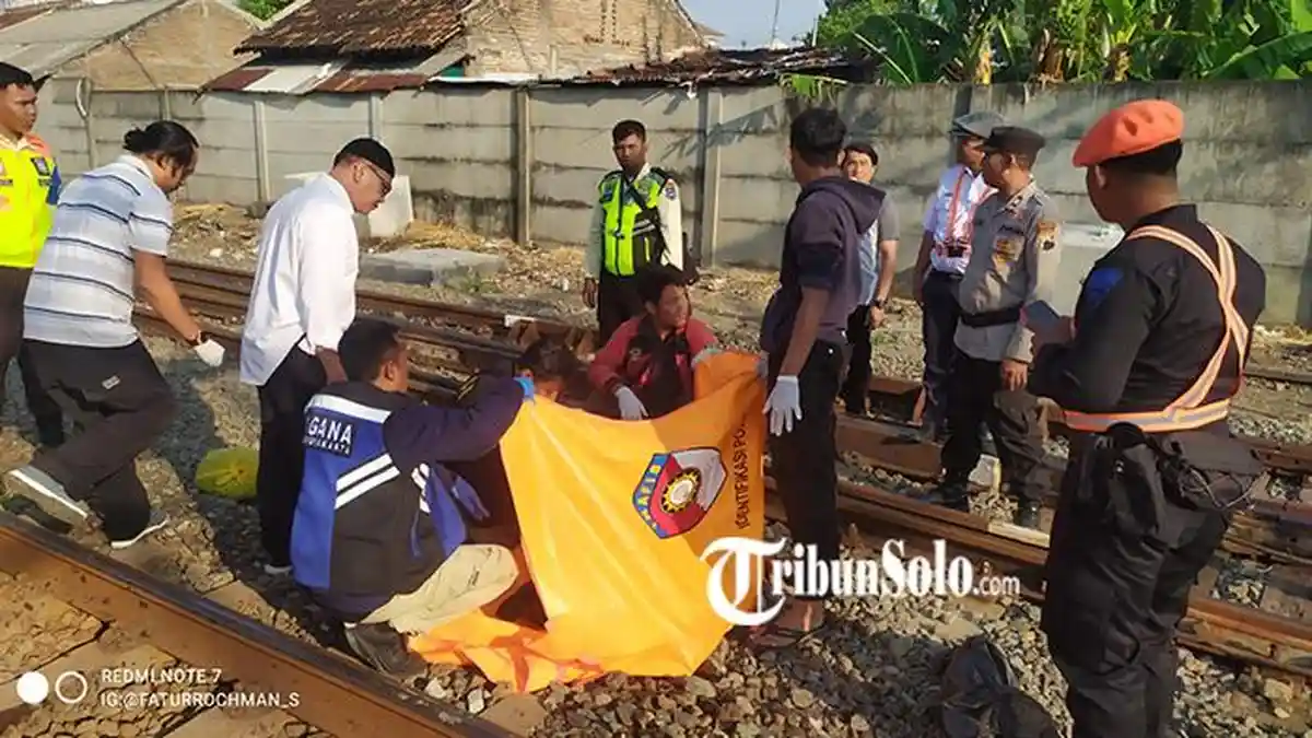 BREAKING NEWS : Seorang Perempuan Tewas Tertabrak Kereta Api di Timur Stasiun Purwosari Solo