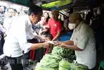 Antusiasme dan Kegembiraan Warga Pasar Terong Saat Jokowi Bertandang