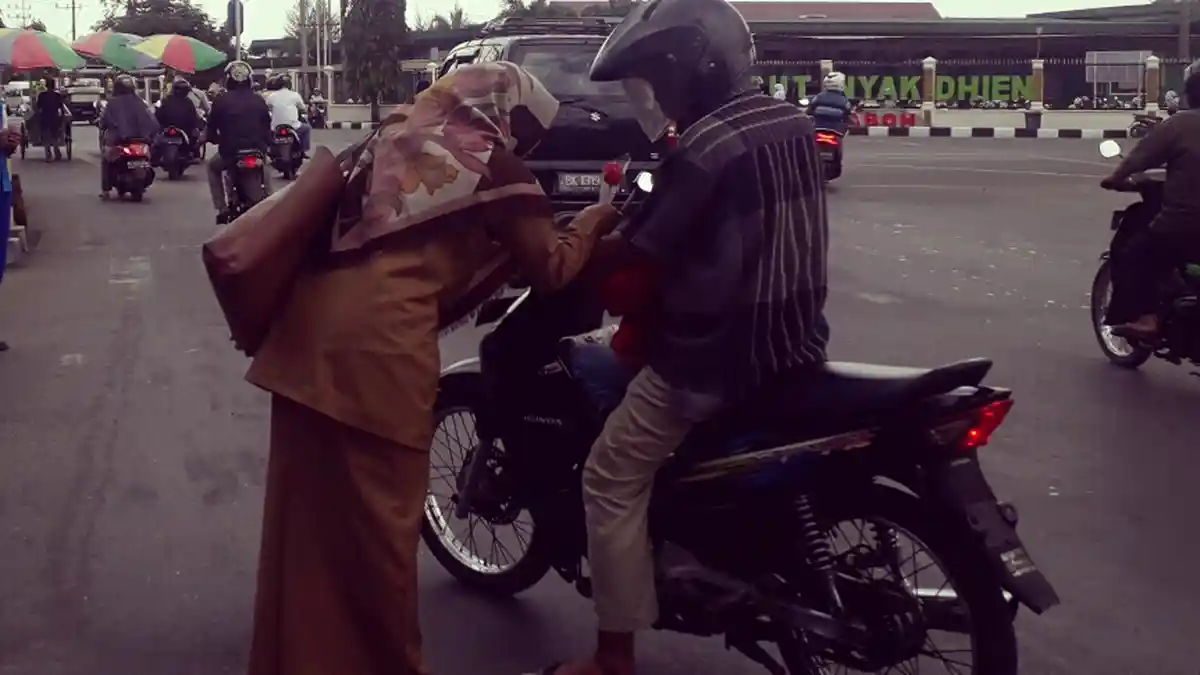 Bakti Sosial Warnai HUT Ke-74 Palang Merah Indonesia di Aceh Barat