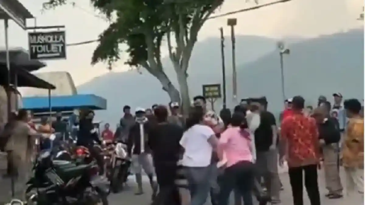 VIIDEO VIRAL : Gara-gara Makanan Pembeli dan Pemilik Warung Makan Ribut di Telaga Sarangan