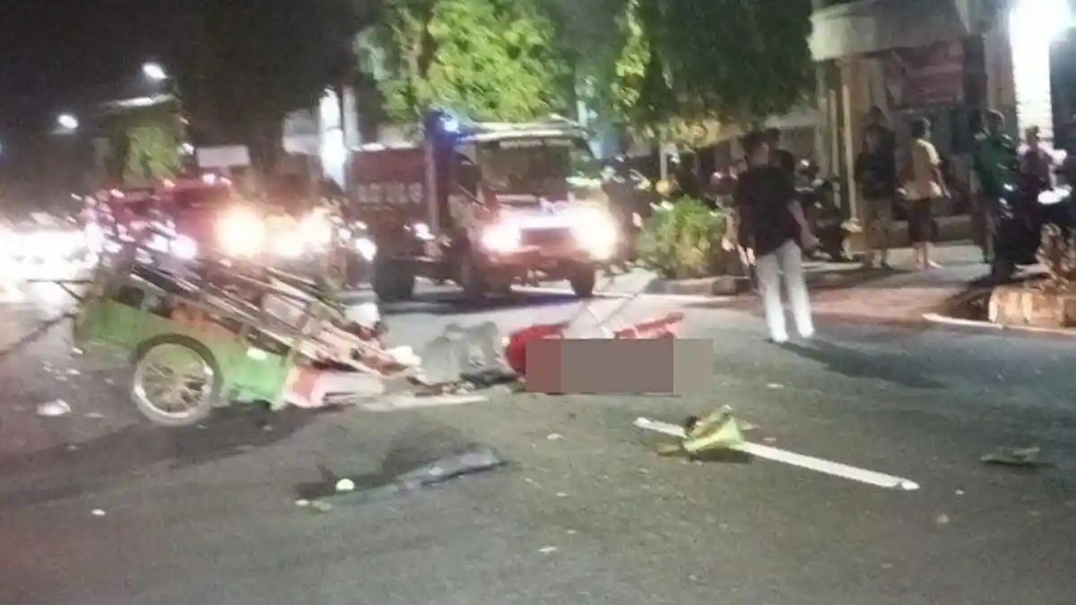 Kronologi Kecelakaan Maut, 2 Penjual Pentol Bakar Tewas, Gerobak Motor Korban Tertabrak Mobil