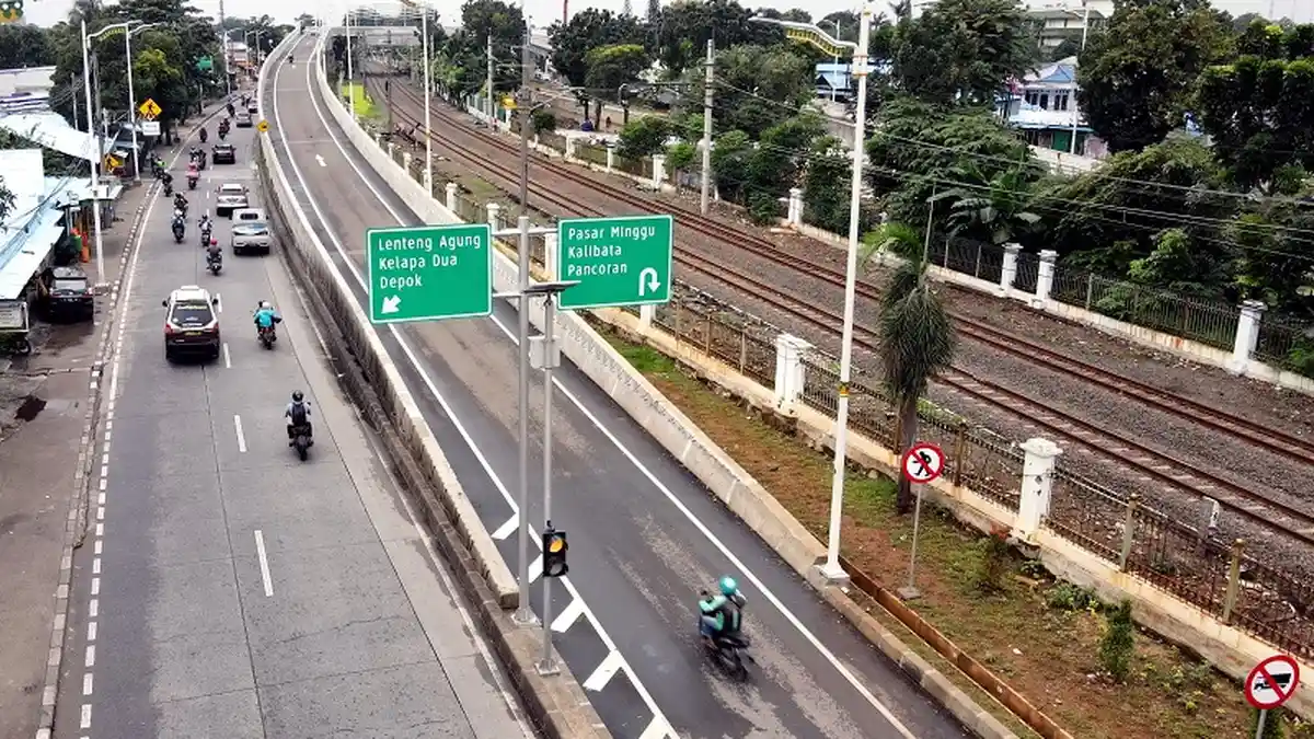 VIDEO Flyover Tapal Kuda Lenteng Agung dan Tanjung Barat Diujicoba