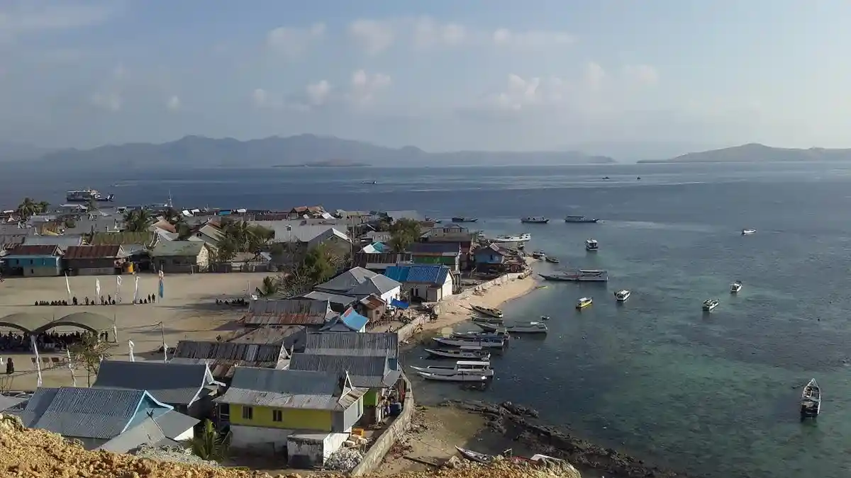 TRIBUN WIKI : Puncak Pulau Messah, Sudut Lain Keindahan Wisata Labuan Bajo