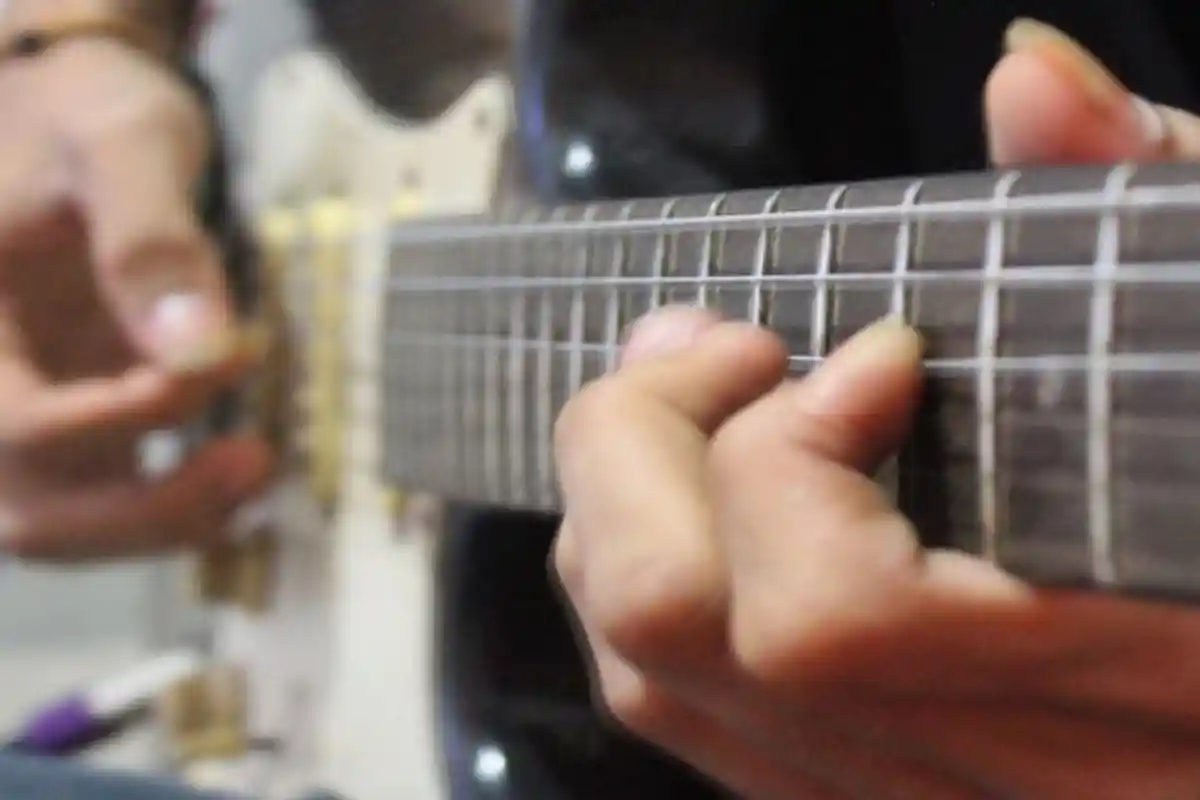 Chord dan Lirik Lagu Sasak Bekas Puji, Mesak Doang Ariq Penyedaq Ate, Nada Am