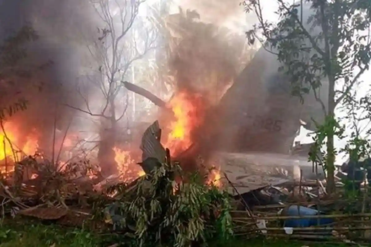 Pesawat Militer Filipina Jatuh, 40 Luka dan 17 Penumpang Tewas