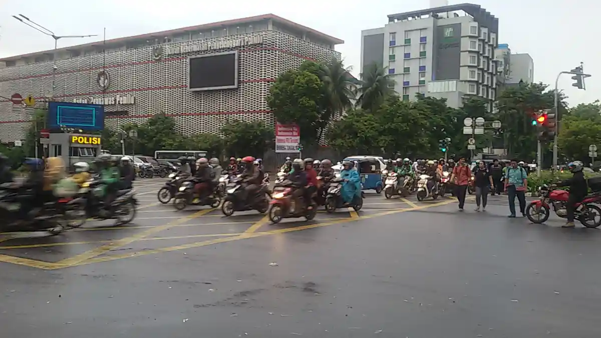 Arus Lalu Lintas di Perempatan Sarinah Kembali Normal