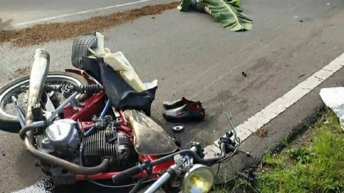 Kecelakaan Maut, Warga Bandungan Tewas Setelah Honda CB yang Dikendarai Tabrak Mobil Box di Sumowono
