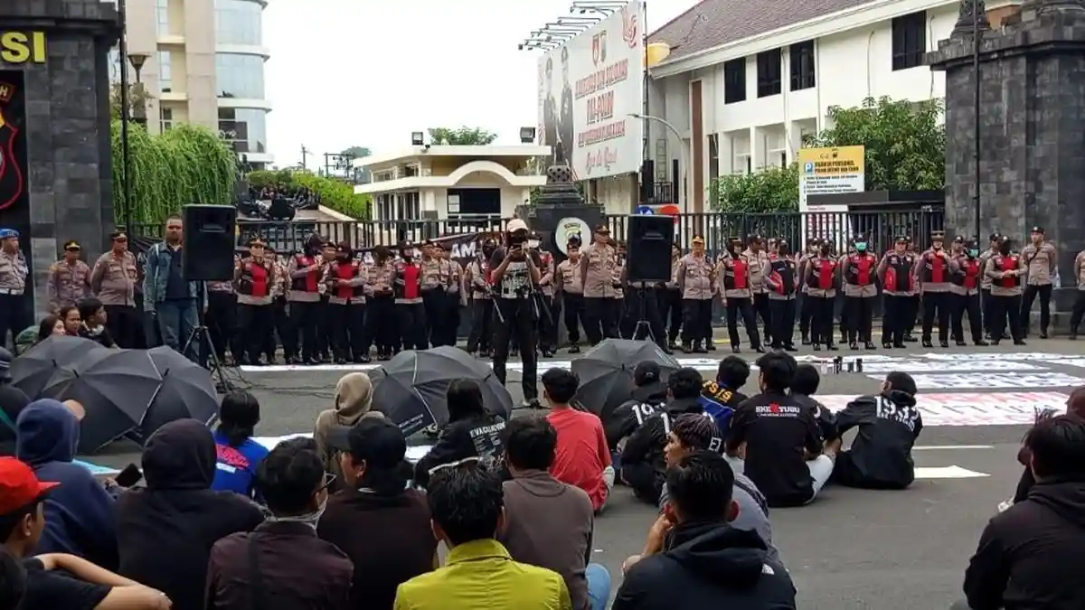 Aksi Kamisan Bersama Suporter PSIS Semarang  Protes Aksi Asal Tembak Polisi 