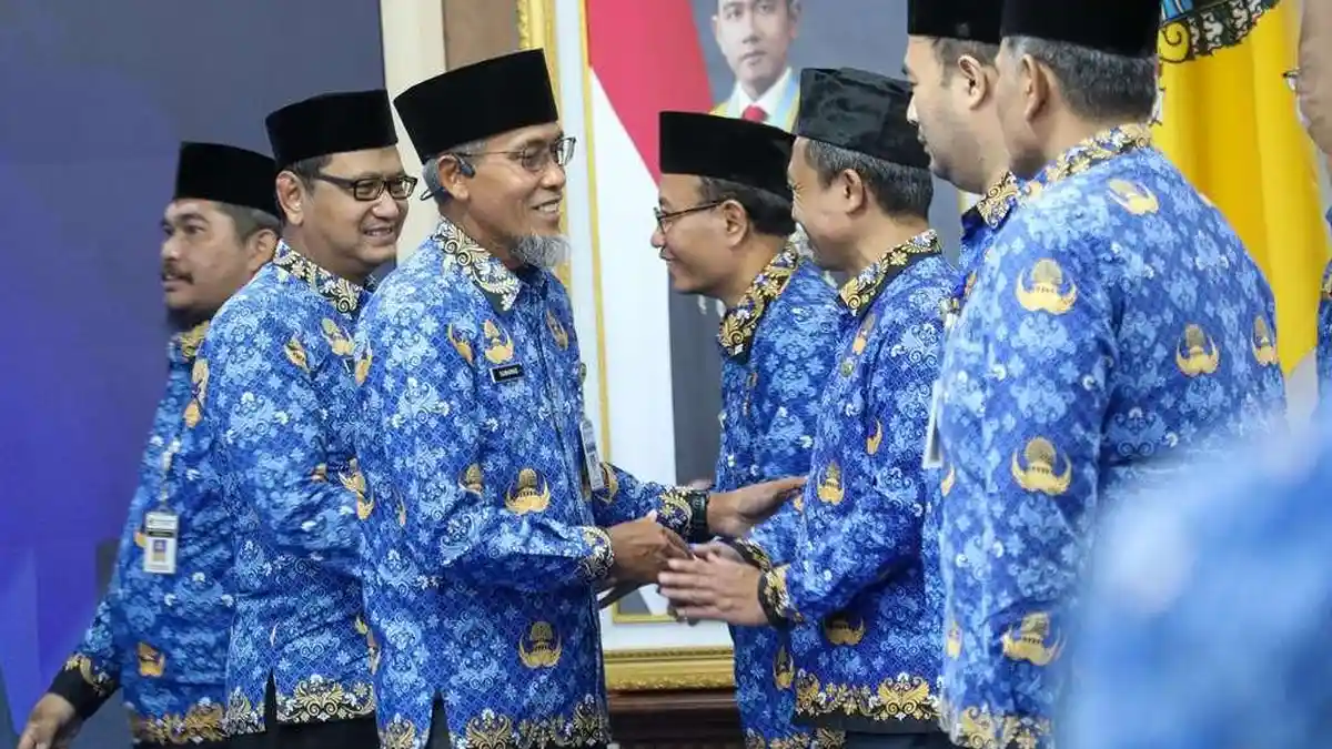Lebaran 2026, Pemprov Jateng Anggarkan Rp380 Miliar untuk THR 49 Ribu ...