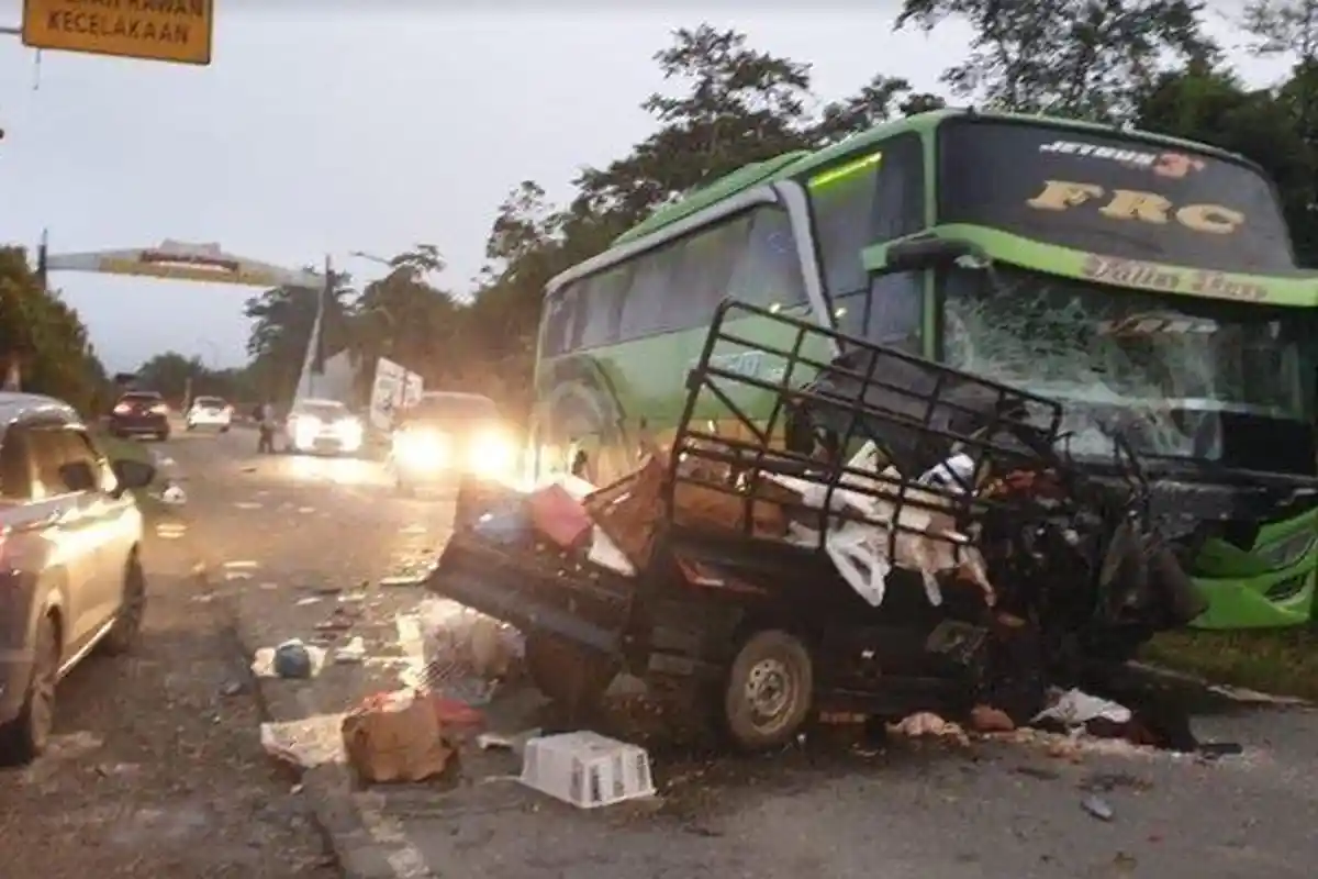 Lakalantas Maut di Jalinsum Sumsel: Bus AKAP dan Pikap Adu Kambing Tewaskan 4 Orang, Termasuk Sopir