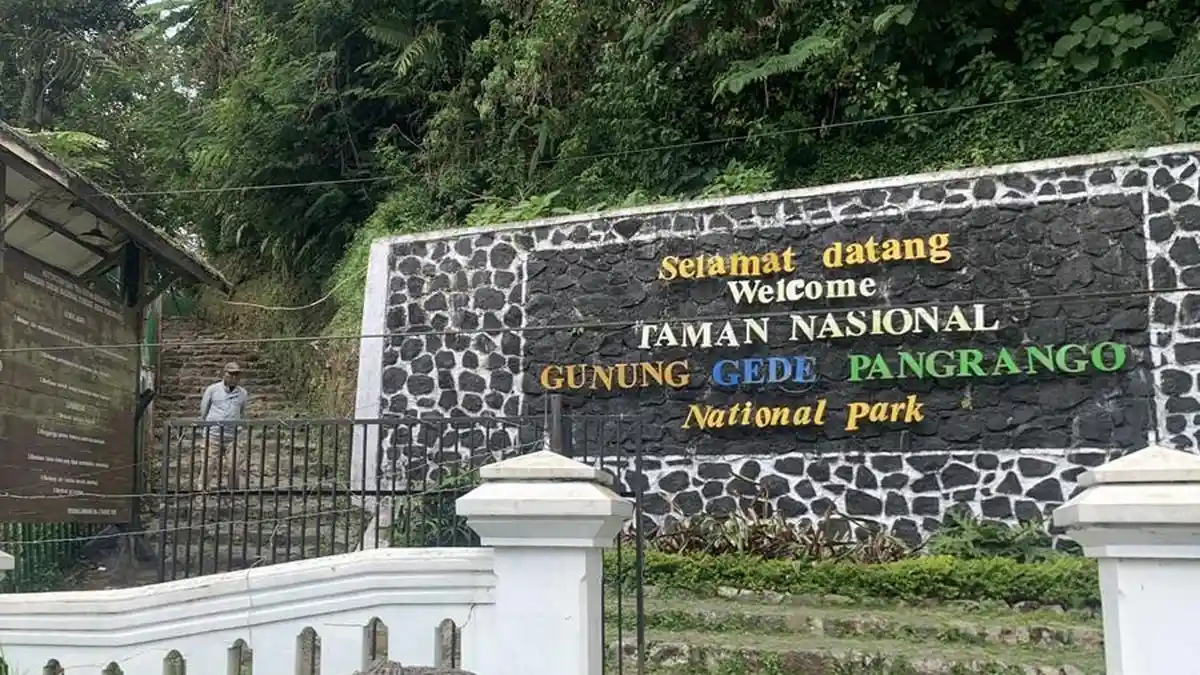 Update Aktivitas Gunung Gede: Muncul Asap Putih Setinggi 50 Meter Dari Pucak dan Dua Kali Gempa