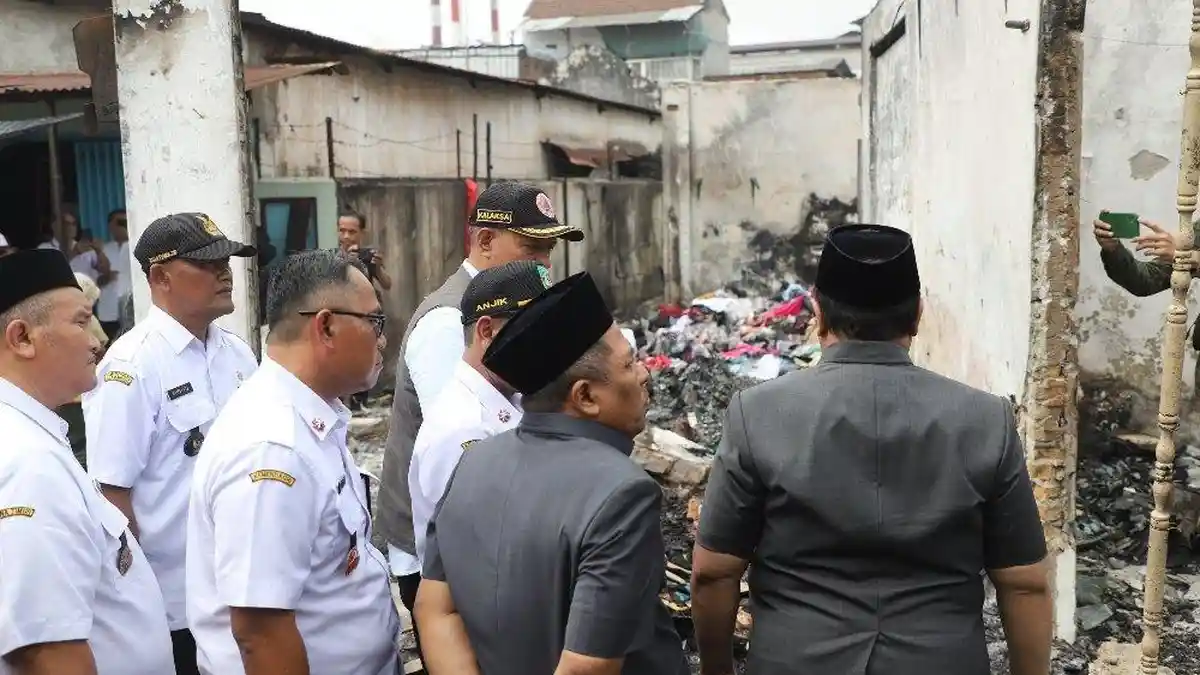 Pasar Cukir Jombang Terbakar, Pedagang Kejar Tayang Bangun Lapak Baru