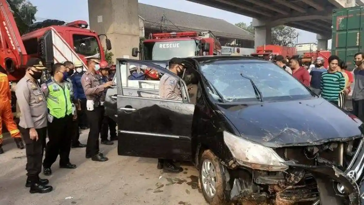 Kecelakaan Maut, Ibu dan Anak Tewas Setelah Mobil Terjun ke Kalimalang, Diduga karena Sopir Ngantuk