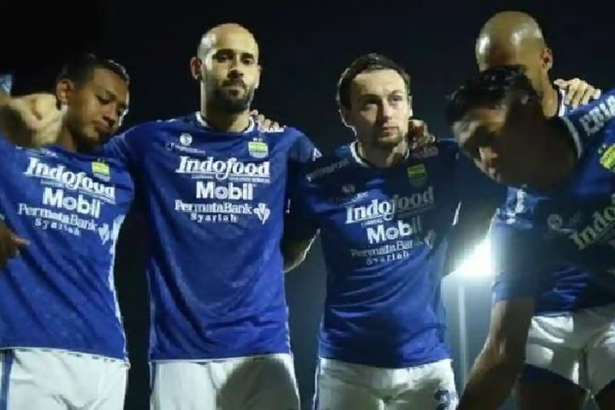 Viral Pemain Persib Mohammed Rashid 'Menolak' Pegang Poster 