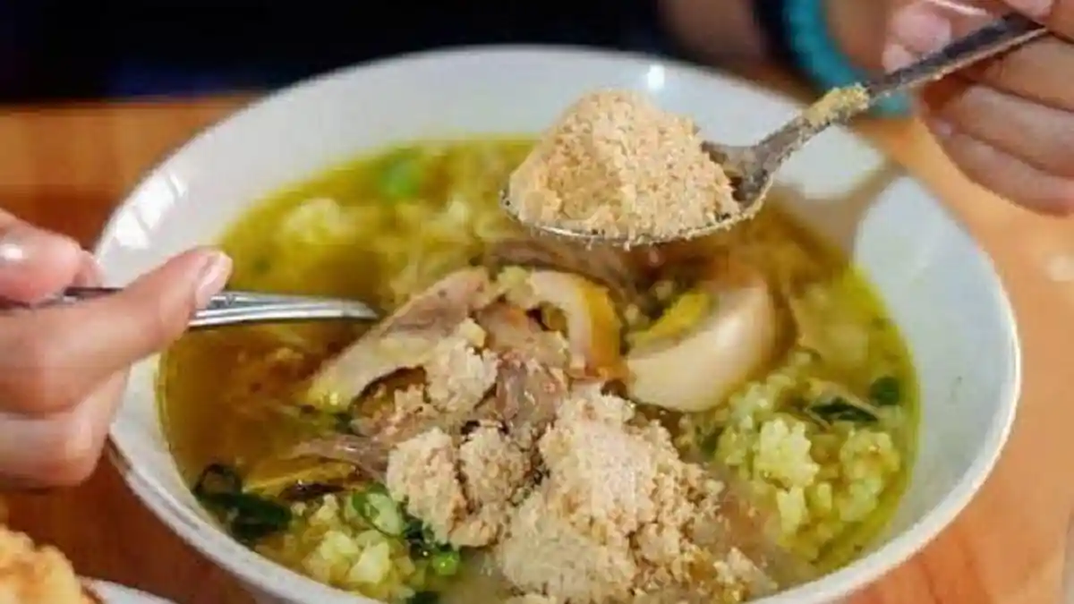 Resep Soto Lamongan Lebih Kental Gurih dengan Taburan Koya