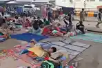 Banjir Belum Surut, Warga Masih Bertahan di Kolong Flyover Pamanukan Subang