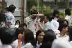 Siswa SMA di Semarang Rayakan Kelulusan