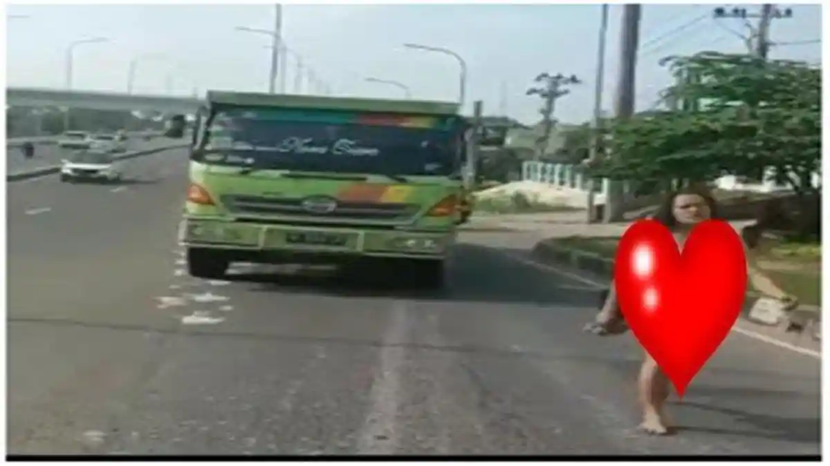 Ini Kabar Terbaru Perempuan yang Hanya Berpakaian Dalam Berjalan di Jalan Soekarno-Hatta Palembang