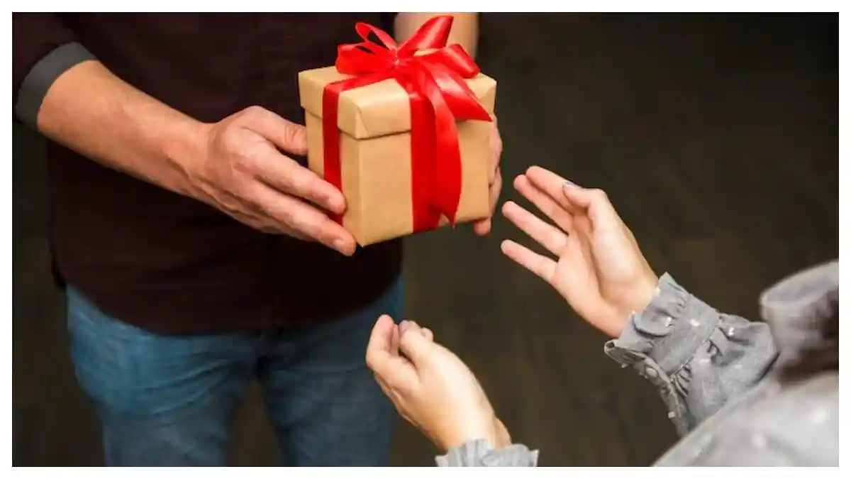 Aku Memberi Mertuaku Hadiah Sederhana, Tapi Keluargaku Memaksaku ...