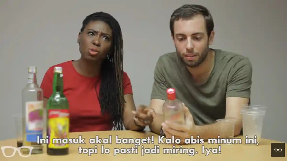 VIDEO: Begini Kocaknya Bule-Bule Coba Miras Asli Indonesia, Ternyata Inilah Juaranya