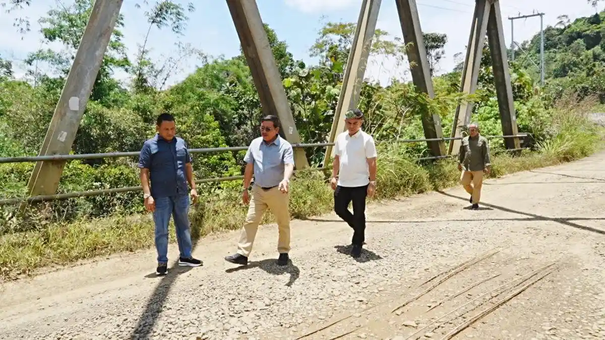 Wagub Kaltara Sebut Plafon RS Pratama Long Ampung Jebol dan Jembatan Rusak: Perlu Perhatian Serius