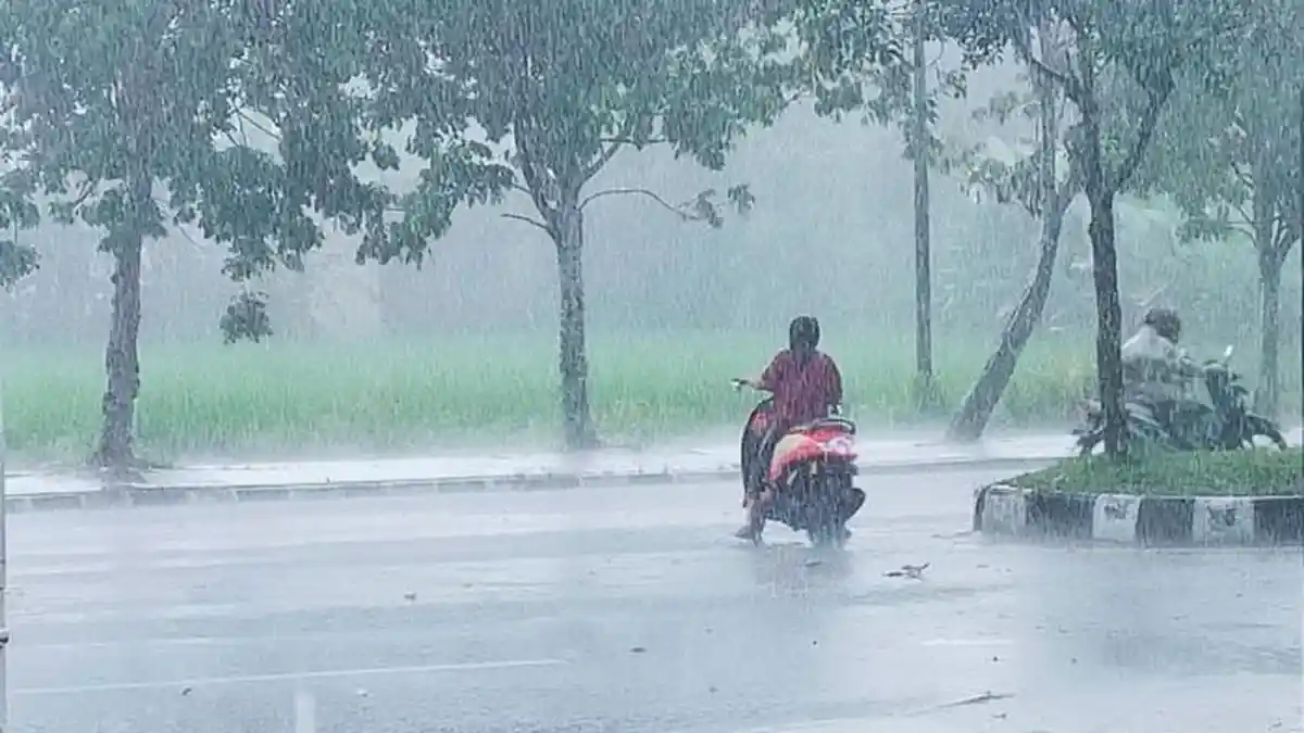 Cuaca Lombok dan Kota-kota di NTB 28 Desember 2022, Waspada Hujan Petir di Tanjung dan Sumbawa