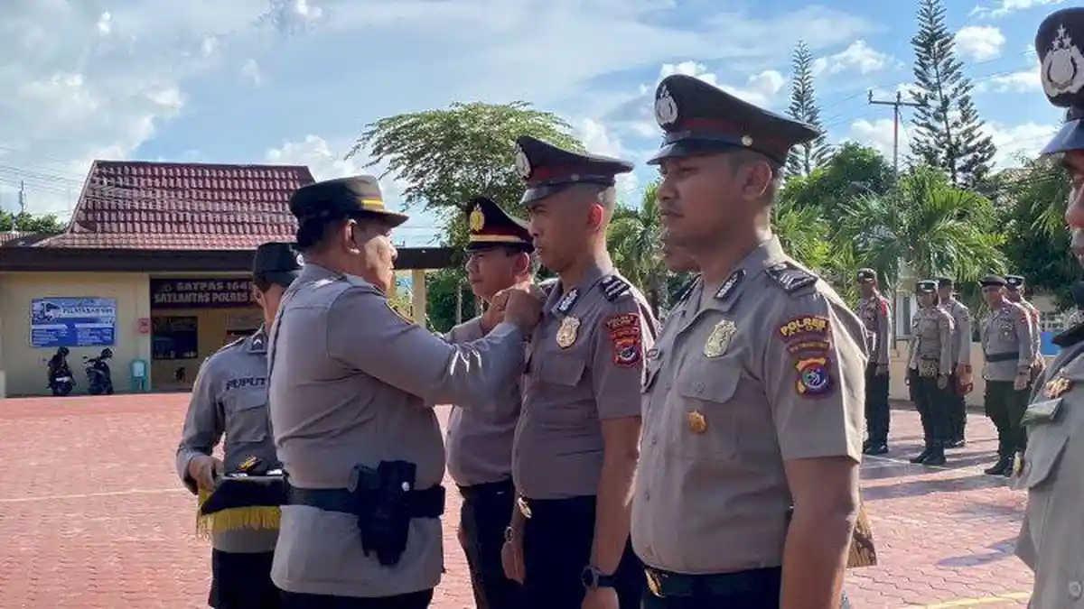 33 Personel Polres Alor Naik Pangkat