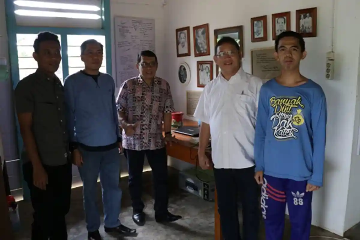 Komisioner KIP Pusat Dukung Bahar Buasan Kembangkan Teknologi di Rumah Inspirasi