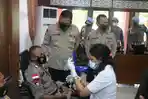 kapolda-ntt-irjen-pol-lotharia-latif-sedang-mengecek-proses-pen.jpg