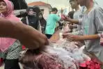 Suasana-persiapan-distribusi-daging-kurban-di-Masjid-Moetiah-Blora.jpg
