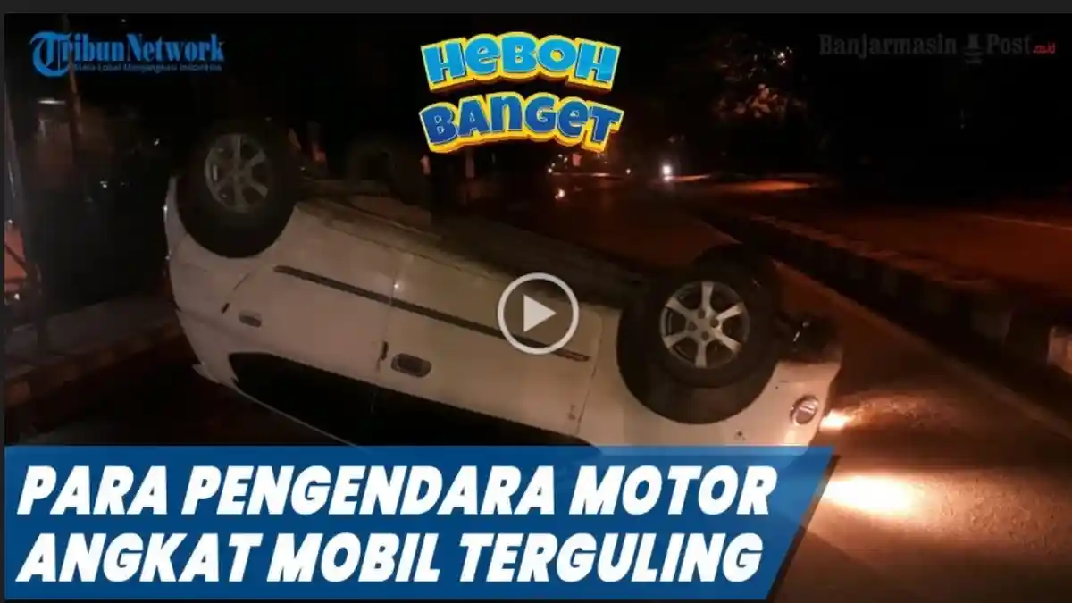 VIDEO HEBOH BANGET Para Pengendara Motor Angkat Mobil Usai Terguling di Surabaya