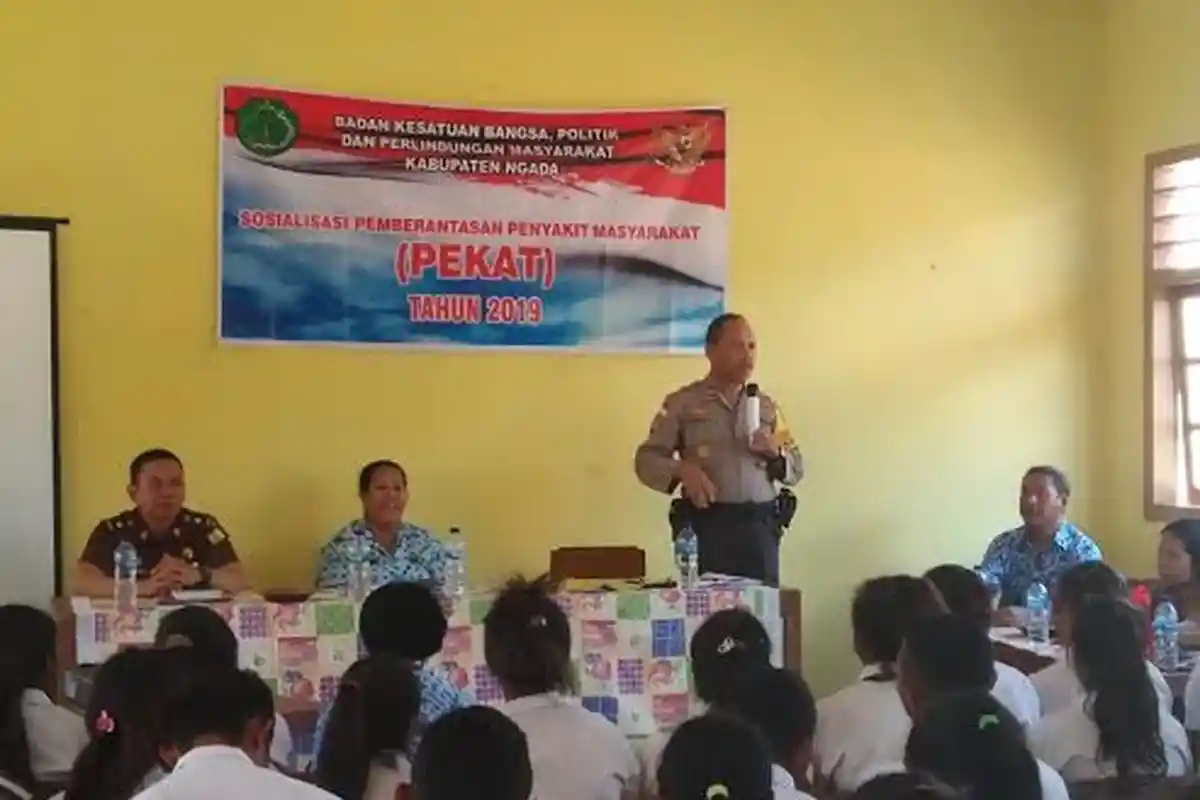 Peringati Sumpah Pemuda, Kasat Binmas Polres Ngada Berbagi Cerita dengan Pelajar, Simak Liputannya!