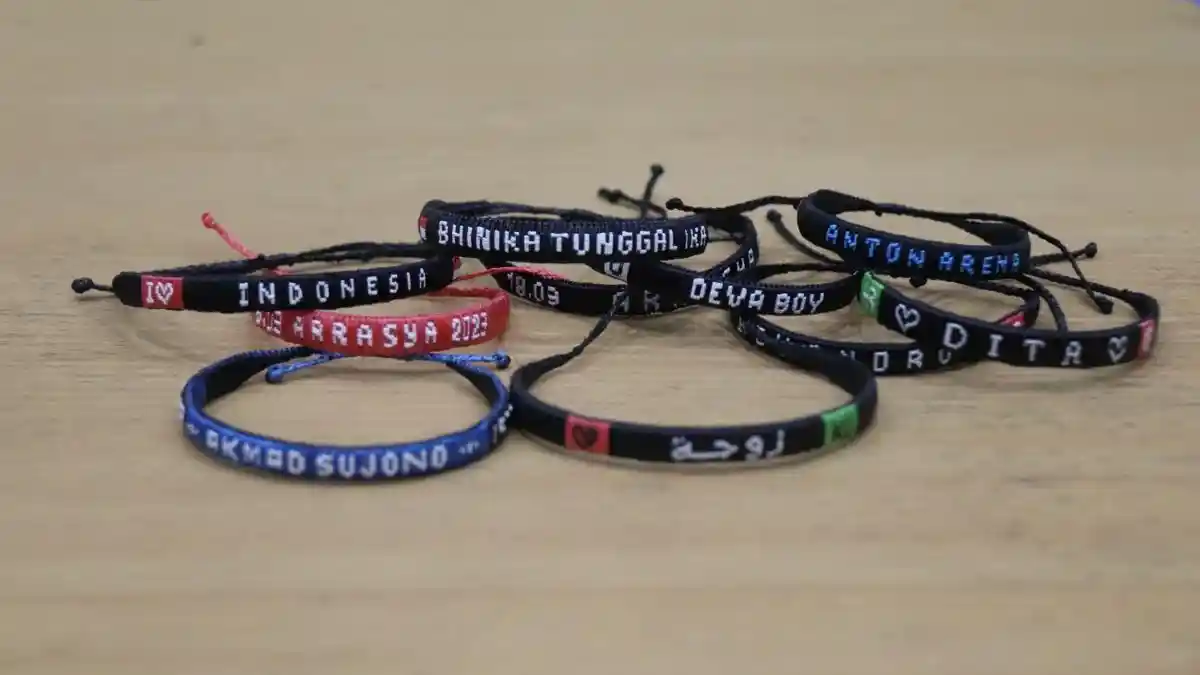 Program Deradikasi Berhasil, Napi Teroris Lapas Kediri Bikin Souvernir Gelang Bertulis 'Indonesia'