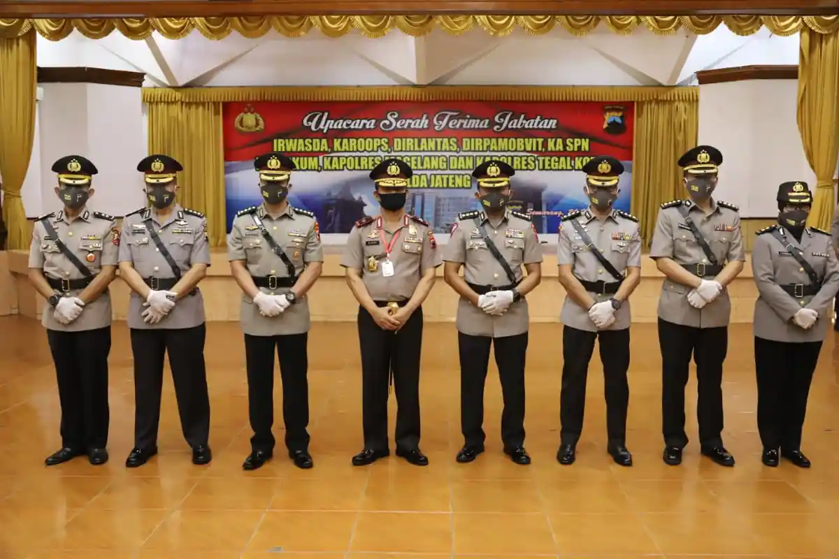 Sebelum Sandang Bintang 2 di Pundak, Kapolda Jateng Mutasi Banyak Kombes