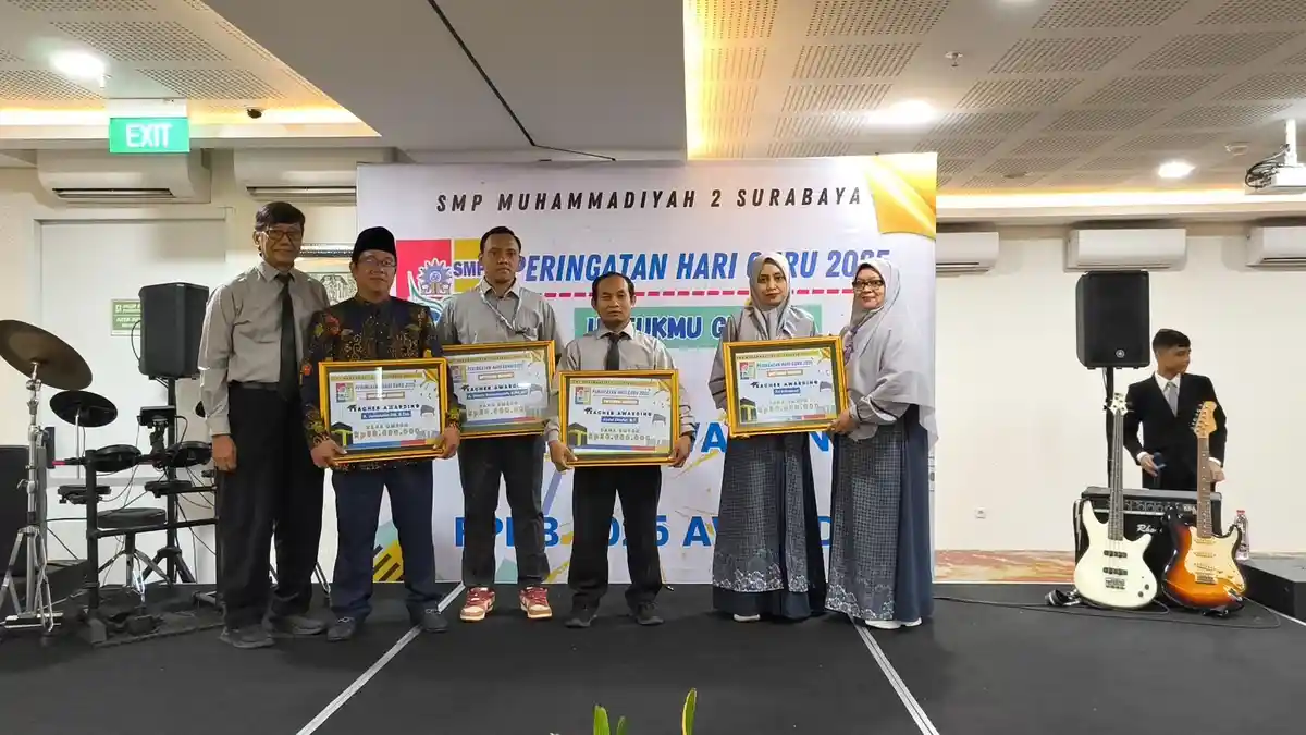 SMP Muhammadiyah 2 Surabaya Berangkatkan Empat Guru Umroh