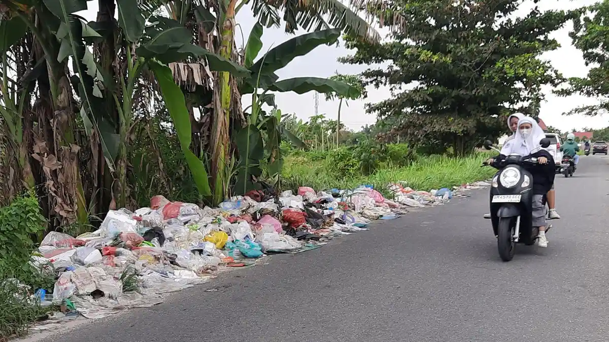 Masih Ada Sampah Menumpuk, DLHK Pekanbaru Tegaskan Operator Harus Bekerja Optimal Pekan Ini