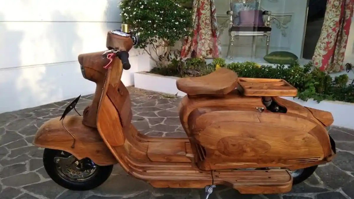Tak Hanya Ukiran, Jepara Juga Punya Vespa Berbodi Kayu Jati