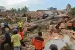 Pohon Kepuh Ratusan Tahun Roboi Puluhan Rumah Pemukiman