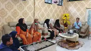MENGADU-Hariani-orangtua-Ardiansyah-korban.jpg