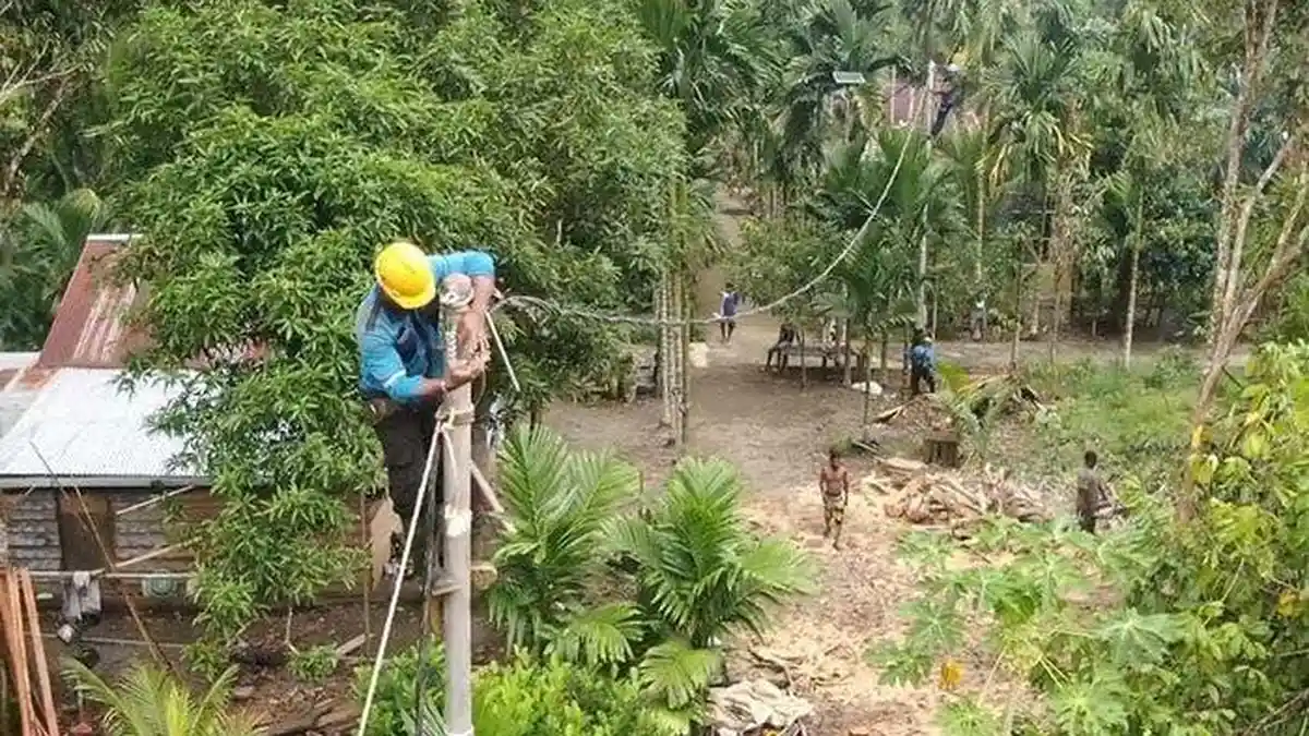 Energi Berdaulat untuk Indonesia Kuat, PLN Terangi 1.833 Desa di Kalbar