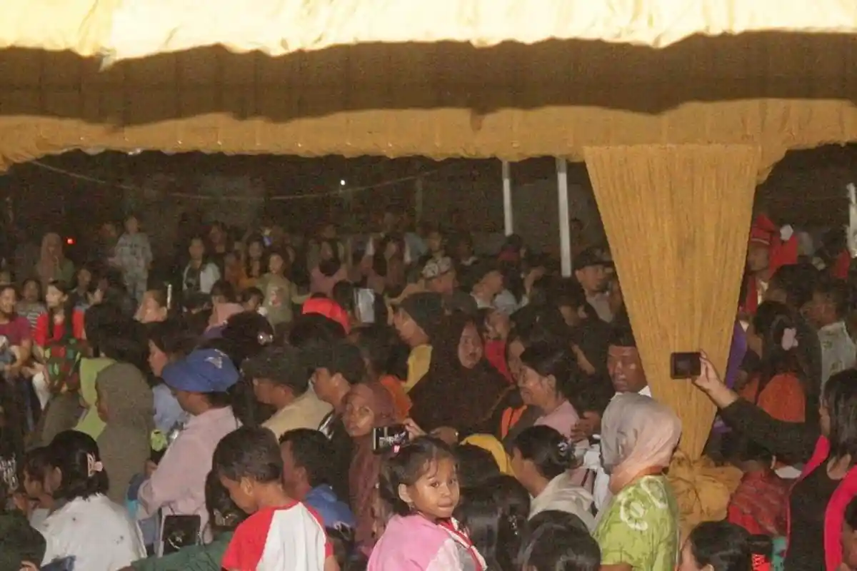 Ratusan Warga Padati Lapangan Tobadak Mamuju Tengah, ADA APA?