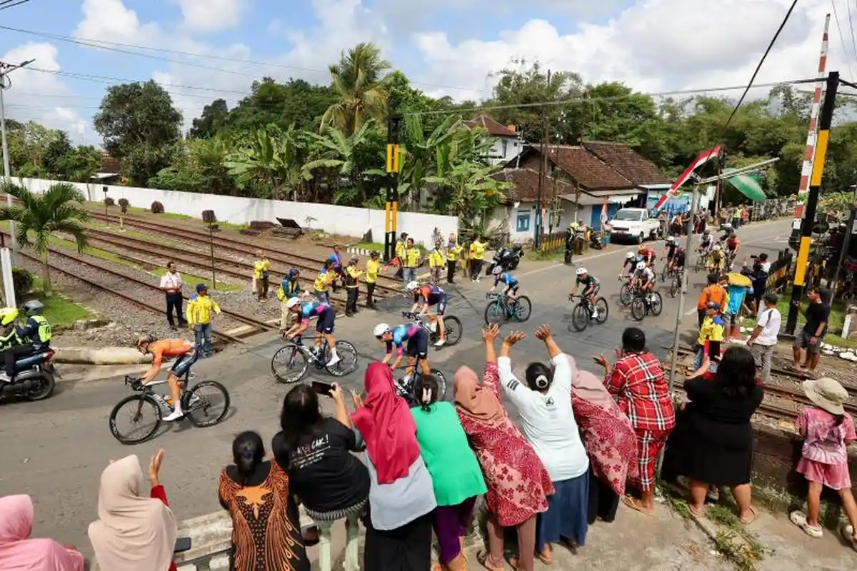 Warga Banyuwangi Dari Pinggir Jalan Hingga ke Layar Kaca Semua Bersorak di TdBI 2025