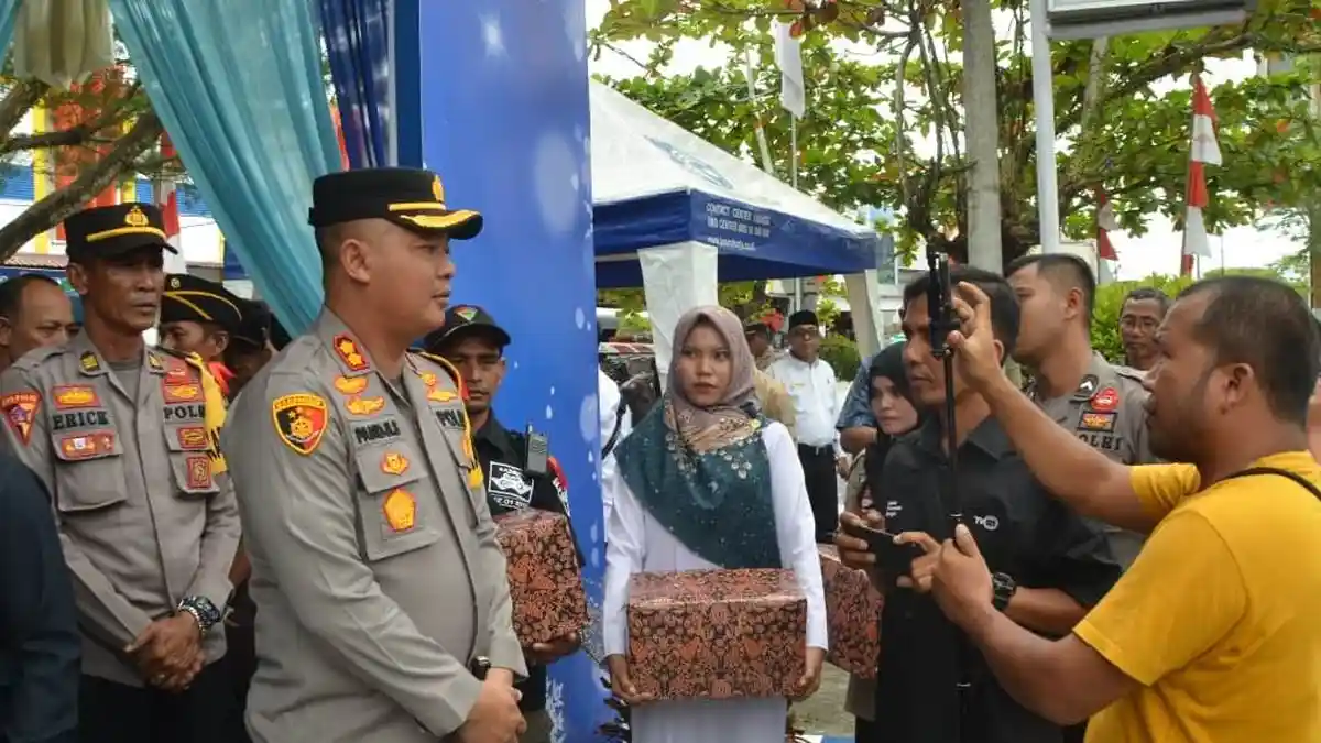 Cek Posko Operasi Lilin Seulawah 2022, Kapolres Bagikan Bingkisan Untuk Petugas