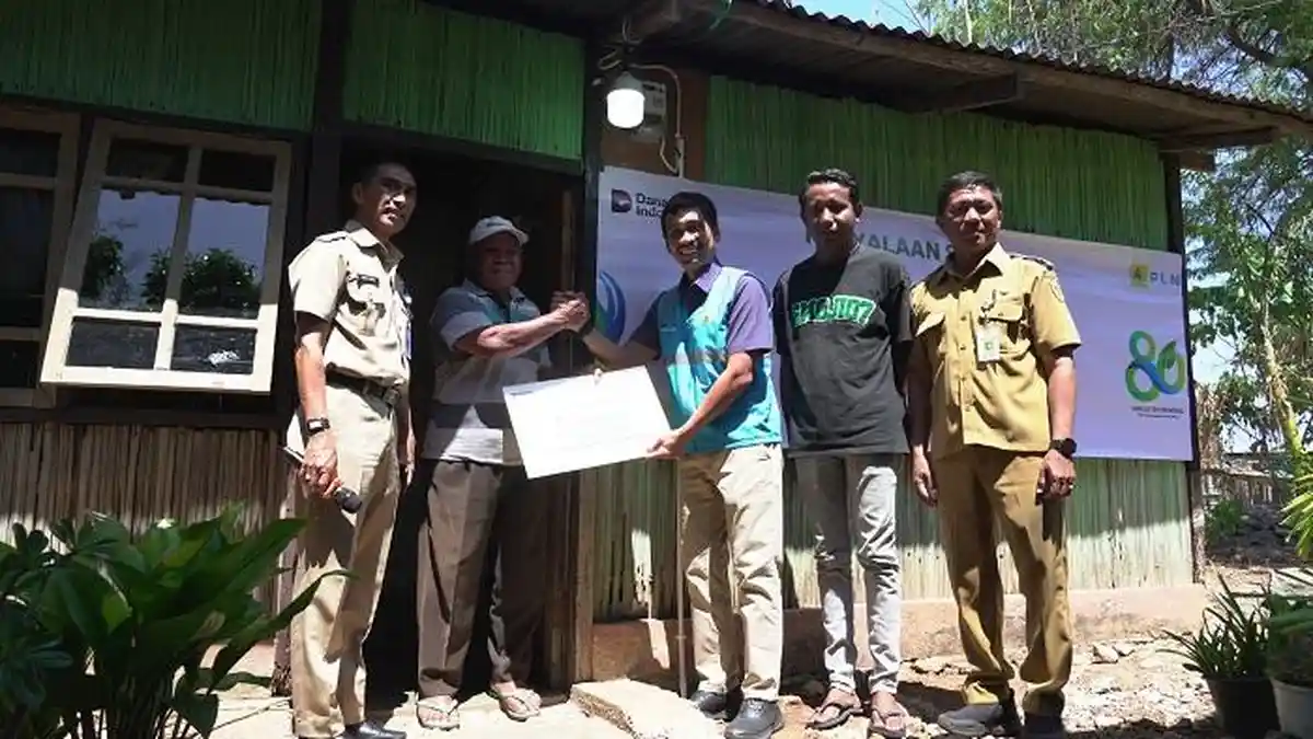PLN Terangi Rumah Warga Prasejahtera di Oebobo Kota Kupang Melalui Program LUTD