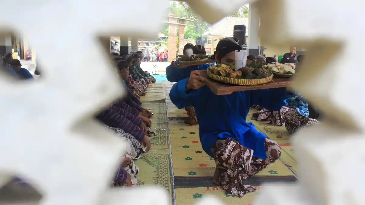 Ini Cara Kaum Muda Jatimulyo Muliakan Tamu Melalui Tradisi Sinoman
