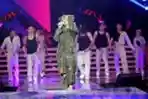 Aksi Panggung Agnez MO Di HUT Transmedia ke 15