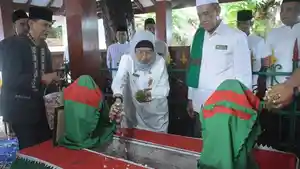 ziarah-makam-bupati-pertama-BAtang.jpg