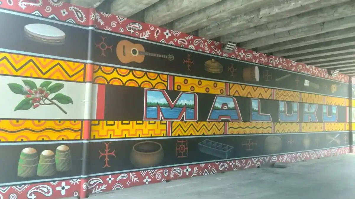 Wajah Baru Underpass Sudirman, Mural Bertemakan Rempah dan Alat Musik dari Maluku