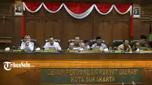 Rapat-Paripurna-pembahasan-RPJMD-Kota-Solo-Tahun-2025-2029-di-DPRD-Solo-Rabu-972025.jpg