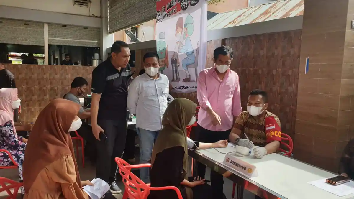 Polda Aceh Gelar Vaksinasi di Warung Kopi Hingga Kampus